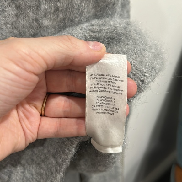 Great condition Aritzia Little Moon Grey V-Neck Mohair & Alpaca Knit Sweater - Picture 3 of 4